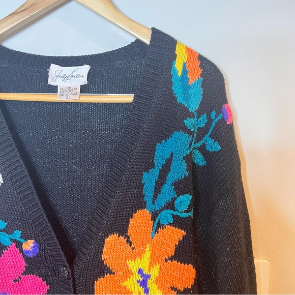 VINTAGE | Jaclyn Smith colorful floral embroidered oversize knit cardigan - Picture 3 of 11